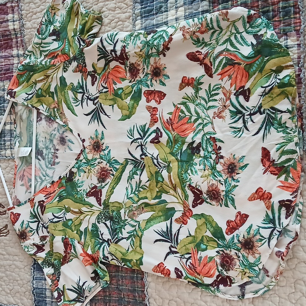 Woman's size 8 top